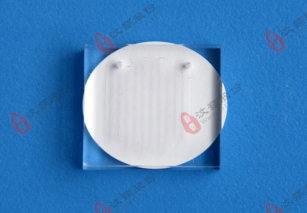 芯片-膜-芯片”三明治結(jié)構(gòu)微流控芯片夾具組裝步驟1