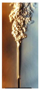 圖2：Schlieren靜止腔內(nèi)蠟燭上方空氣流動的圖像。